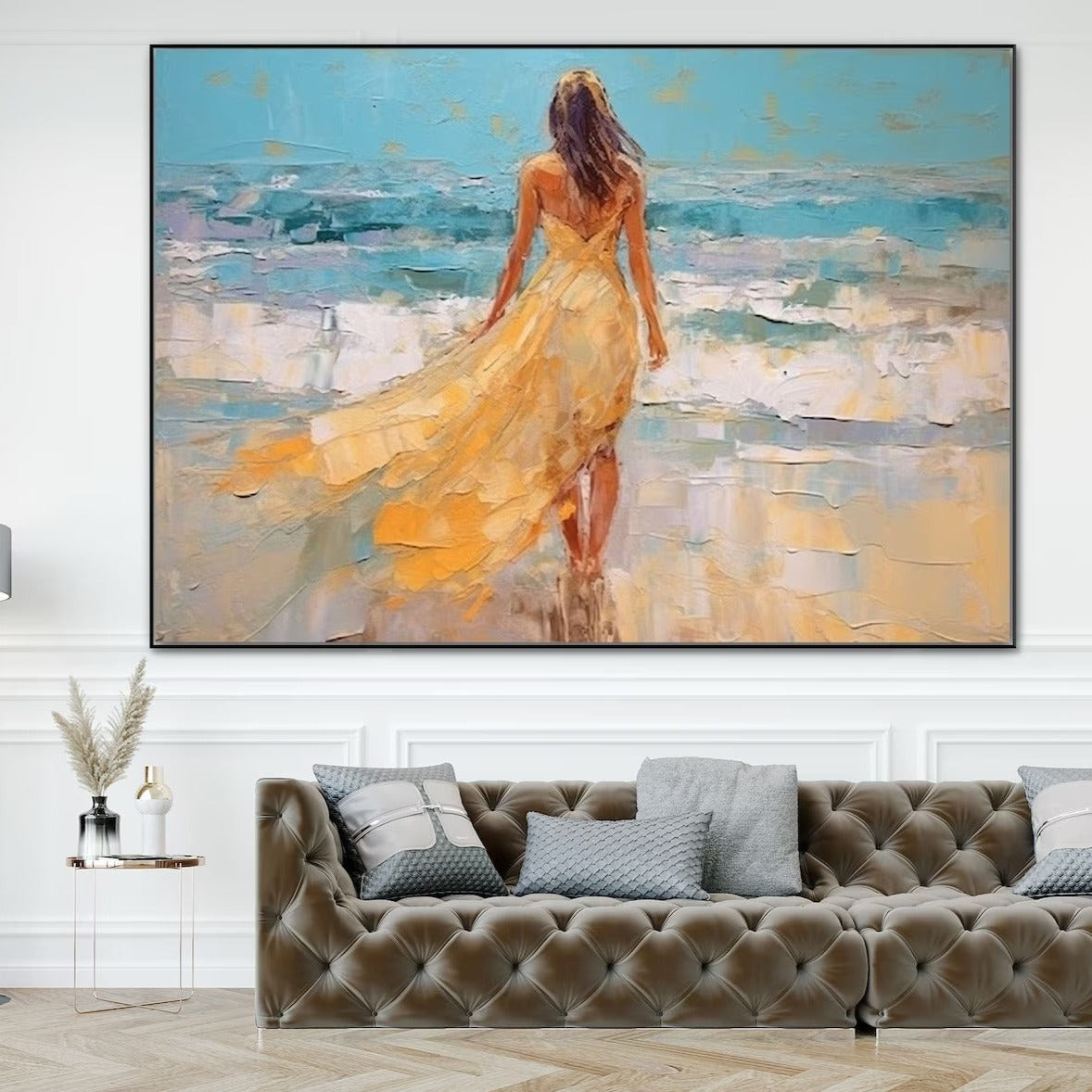 Donna in giallo sul mare